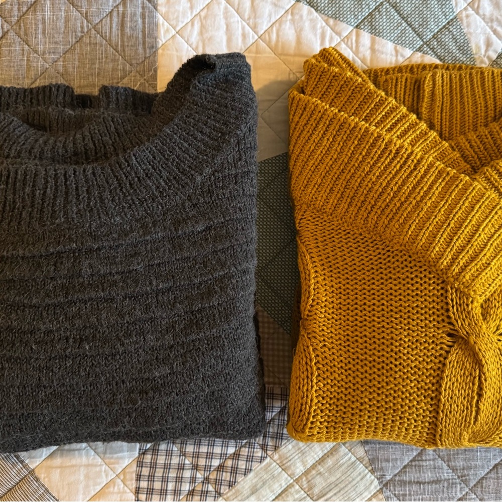 2 Sexy Off-The-Shoulder Sweaters 🧡🩶